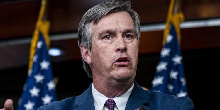 Trump-Backed Barry Moore Defeats Former Navy Seal Sniper Jared Hudson in Alabama Senate Runoff