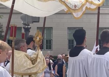 Massive Catholic Crowd Professes ‘One Nation Under God’ With Annual Eucharistic Procession by White House