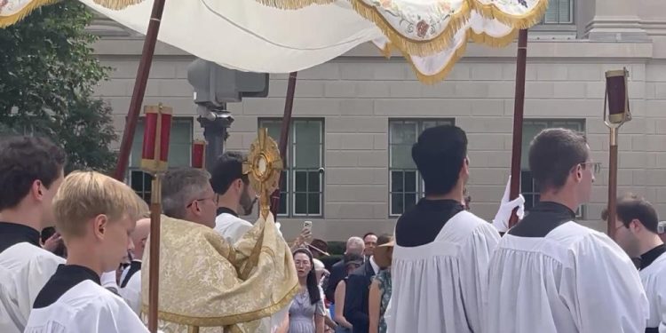 Massive Catholic Crowd Professes ‘One Nation Under God’ With Annual Eucharistic Procession by White House