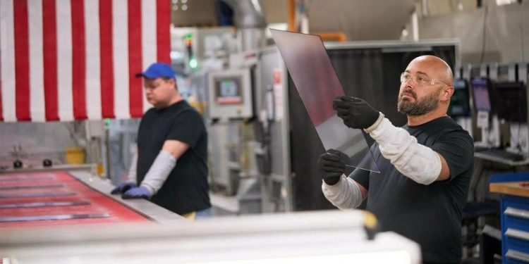 american-flag-factory-manufacturing