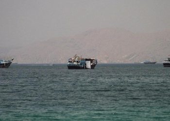 strait-hormuz-shipping-4