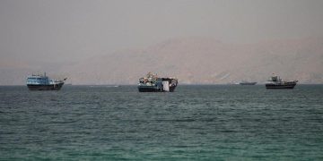strait-hormuz-shipping-4