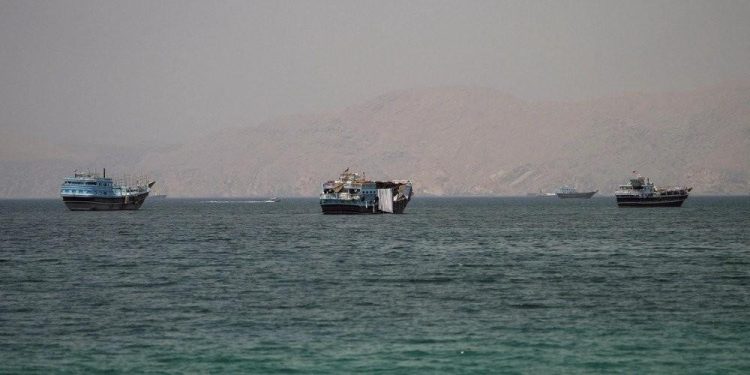strait-hormuz-shipping-4